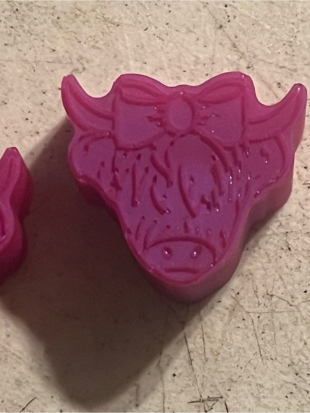 2 handmade pink resin cow head craft piece - Picture 3 of 10